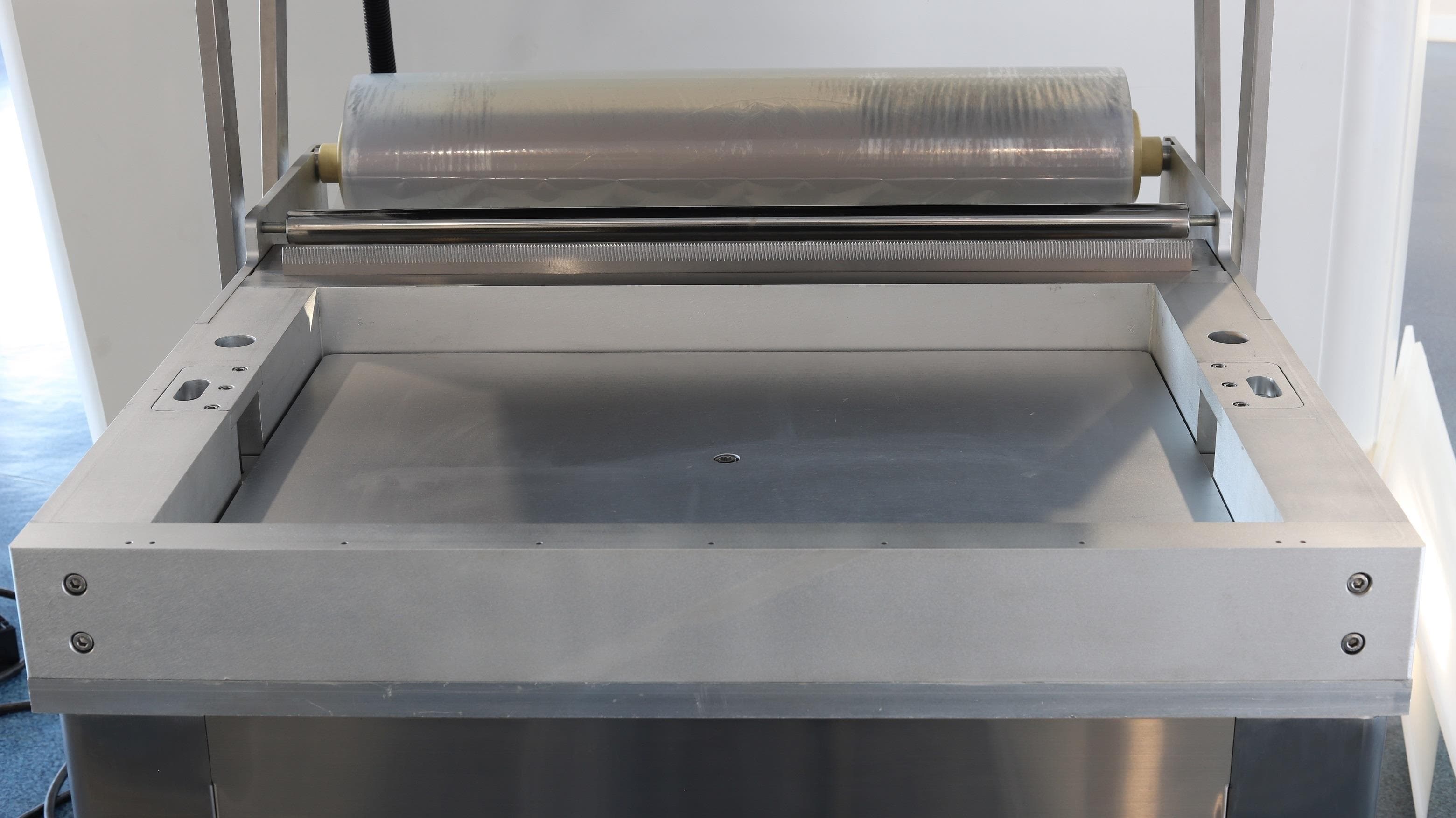 Скин-упаковочная машина Hualian Machinery HVC-760FS