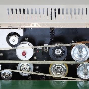 Конвейерный запайщик с функцией откачки воздуха и наполнения воздухом Hualian Machinery FRM-980ZQ