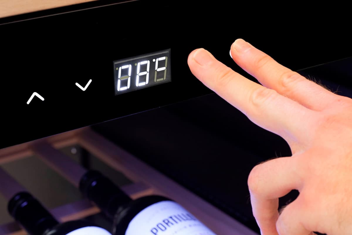 Шкаф винный CASO WineExclusive 66 Smart