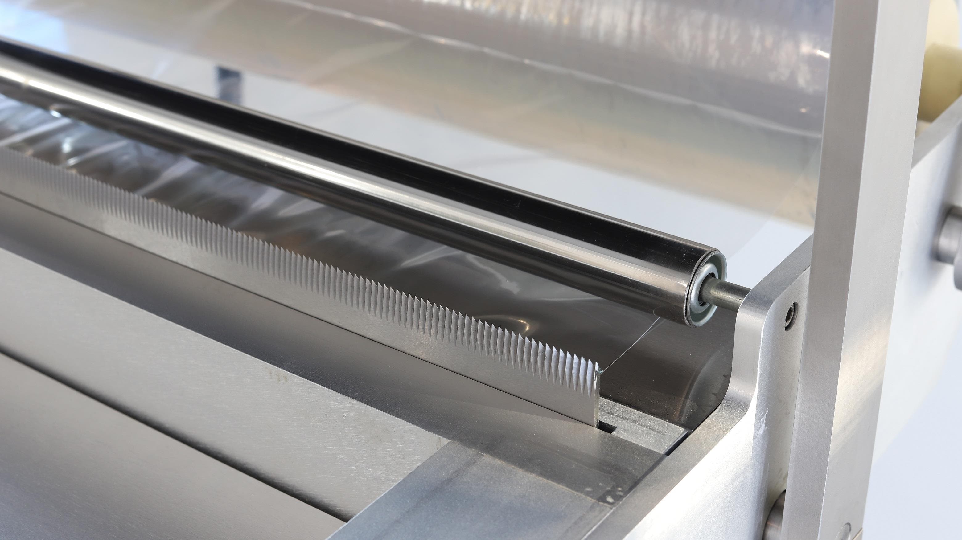 Скин-упаковочная машина Hualian Machinery HVC-760FS