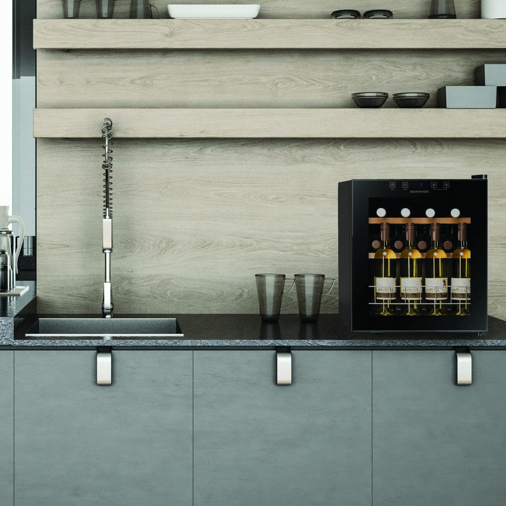 Шкаф винный Dunavox DXFH-16.46