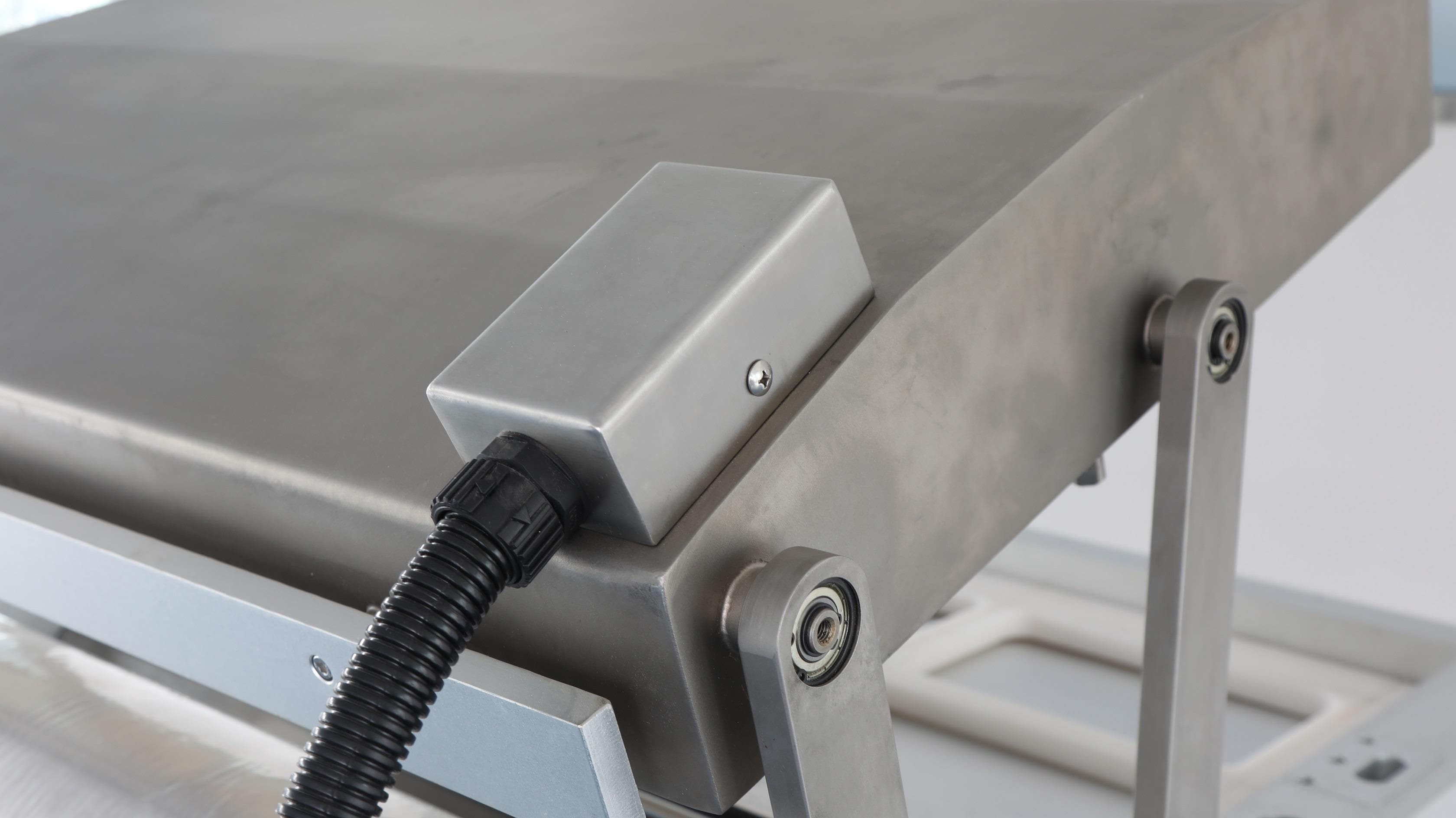 Скин-упаковочная машина Hualian Machinery HVC-760FS