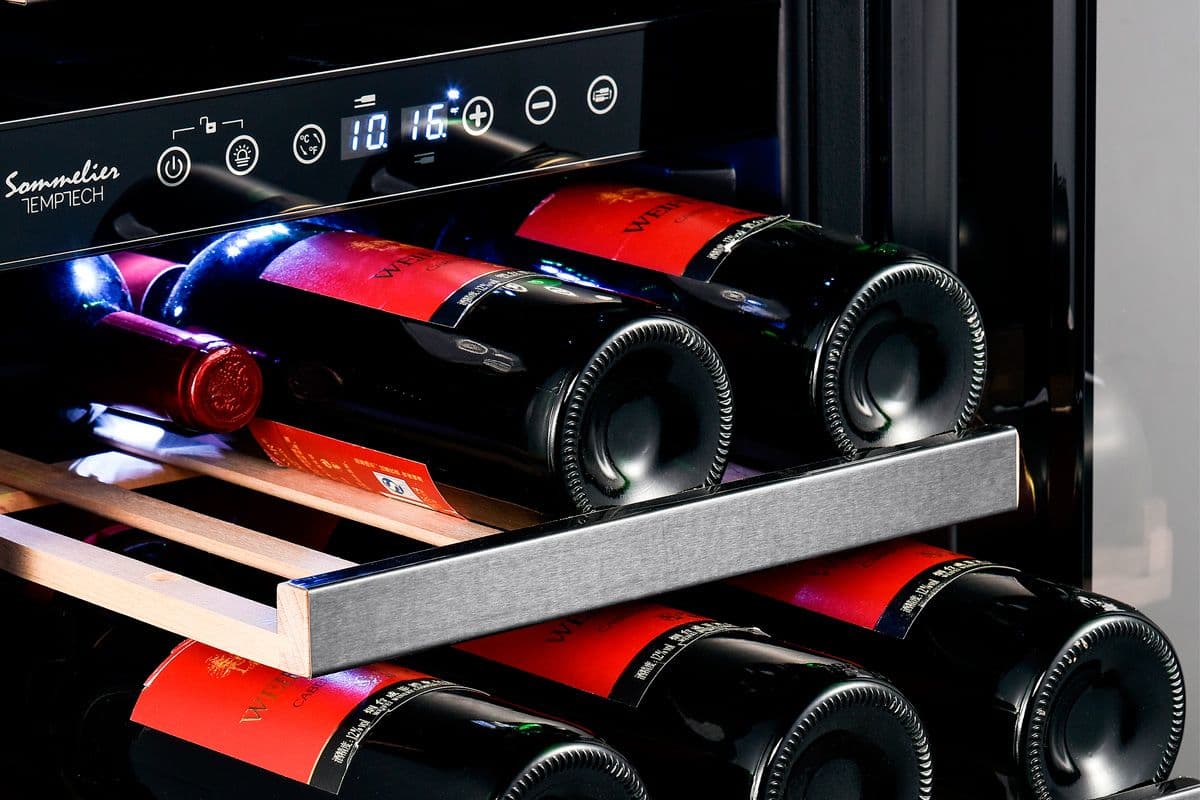 Шкаф винный Temptech SOMQ38DRB