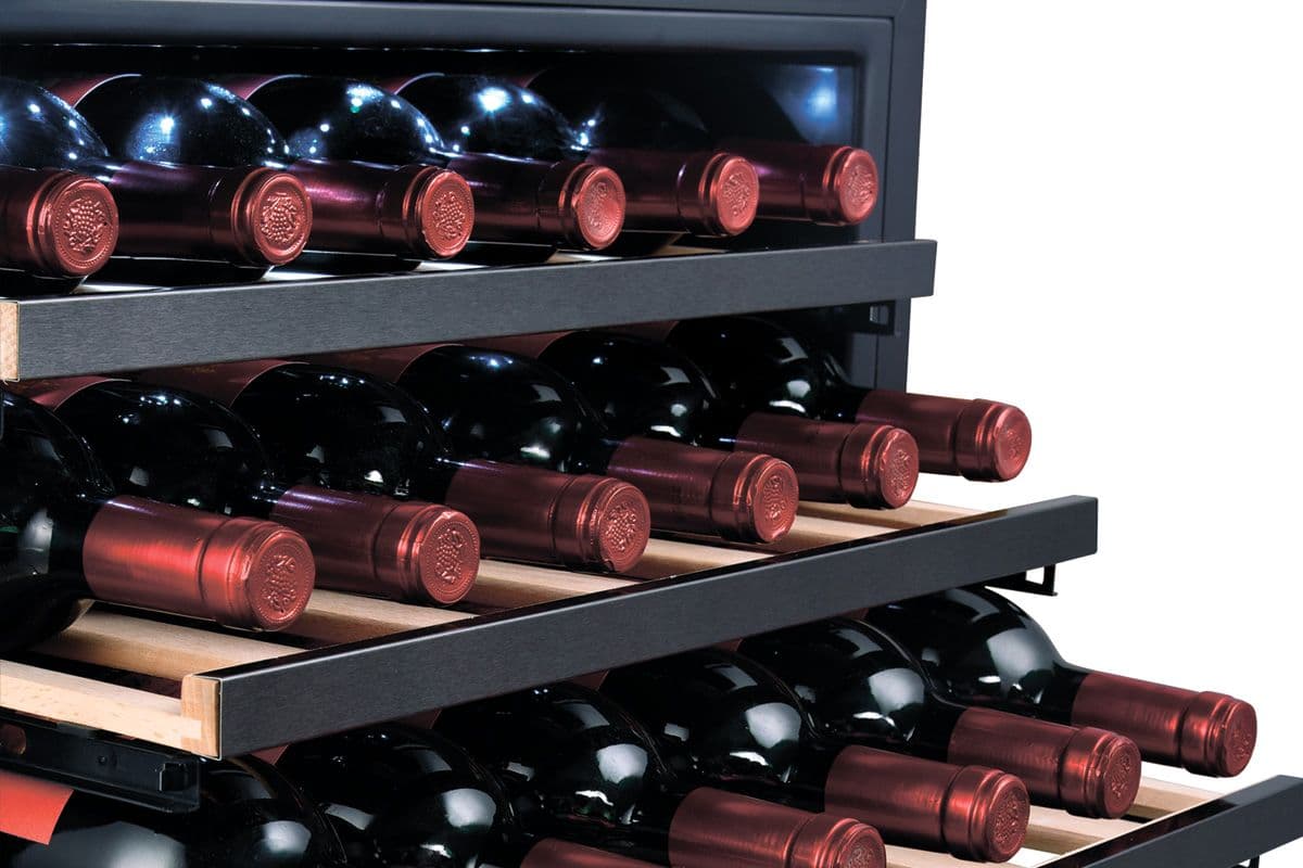 Шкаф винный Temptech SOMZ45SB