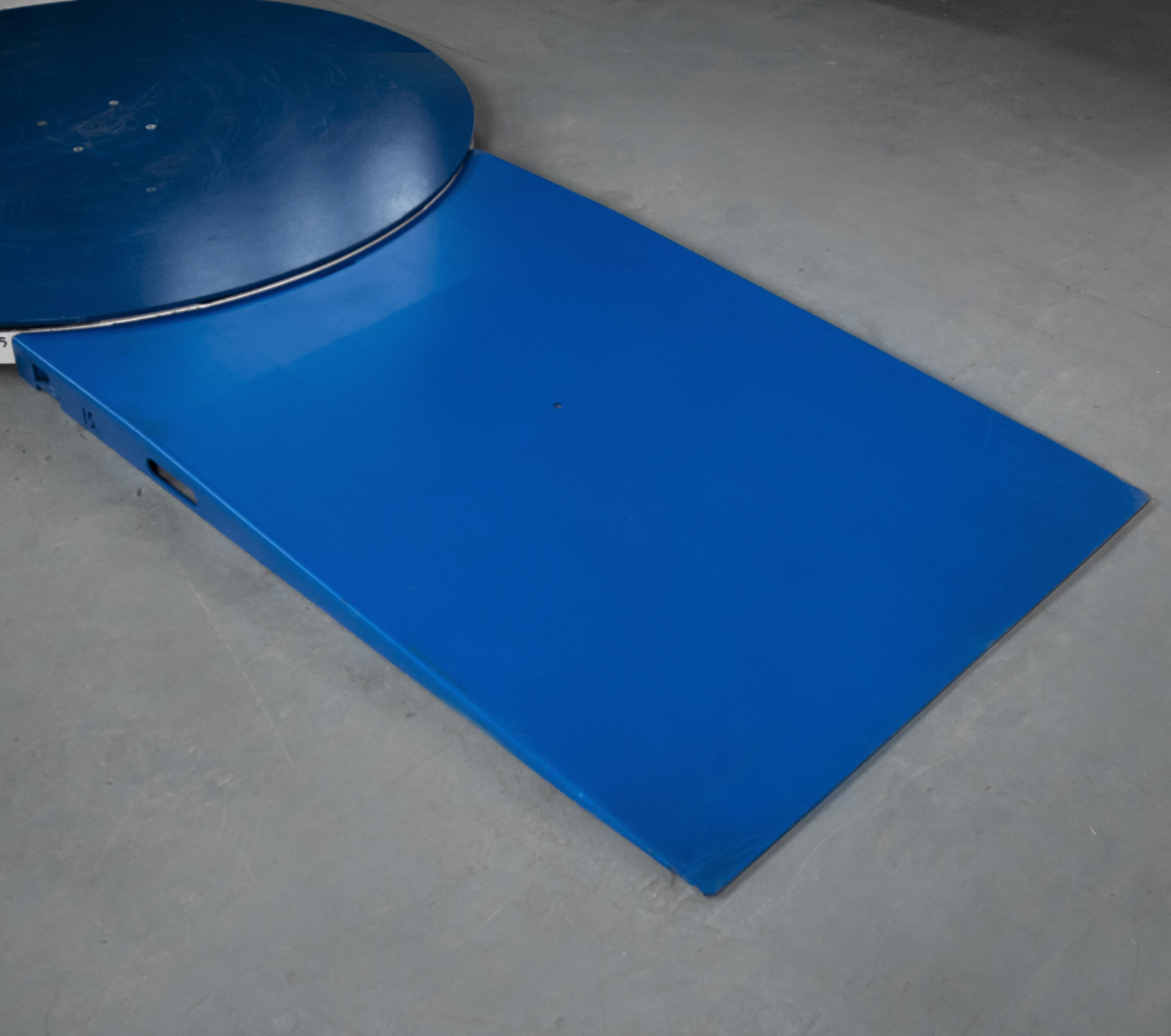 Паллетоупаковщик с механическим натяжением Hualian Machinery HL-1650ЕP (с прижимом)